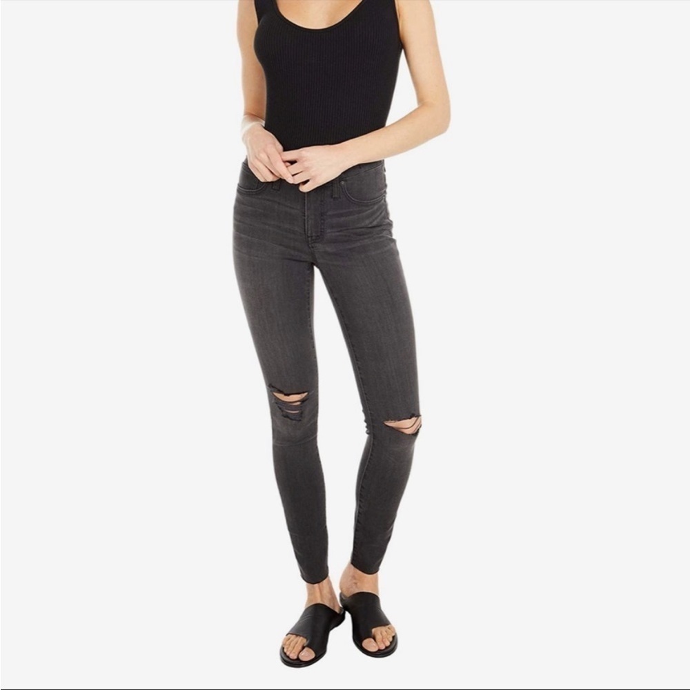 Madewell 9” Highrise Skinny Distress Jeans. 25.